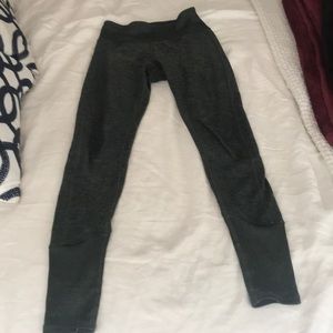 Alo soft lounge leggings in hunter